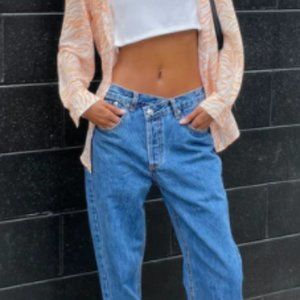 NWT - HOLLY ASYMMETRIC STRAIGHT LEG JEAN MID WASH DENIM - Size 4